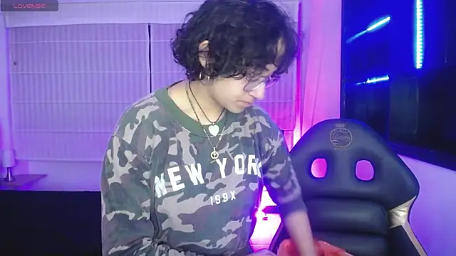 Lili Gomez  online show from November 27, 2:06 pm