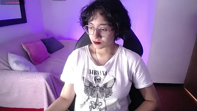 Lili Gomez  online show from November 18, 2:42 pm