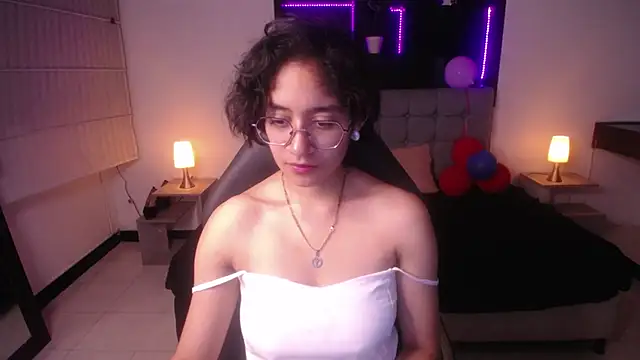 Lili Gomez  online show from March 2, 1:20 pm