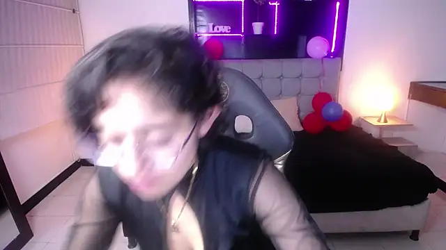 Lili Gomez  online show from March 3, 1:01 pm