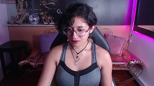 Lili Gomez  online show from October 6, 12:28 pm