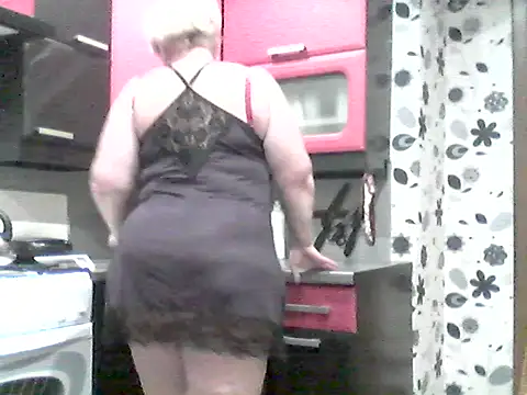 Lisa Suzie online show from November 3, 3:15 pm