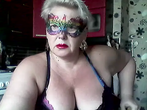 Lisa Suzie online show from May 14, 7:05 am