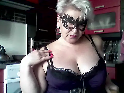 Lisa Suzie online show from April 22, 7:26 am