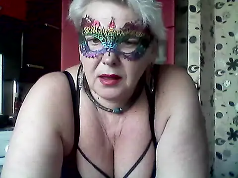 Lisa Suzie online show from March 22, 7:43 am