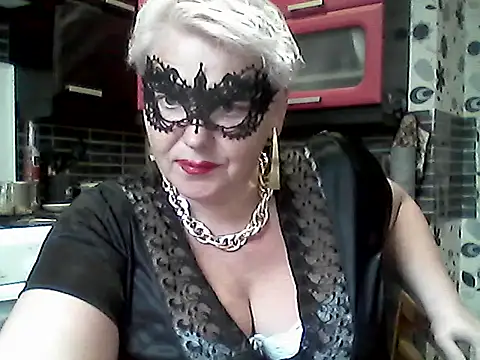 Lisa Suzie online show from May 29, 5:35 am