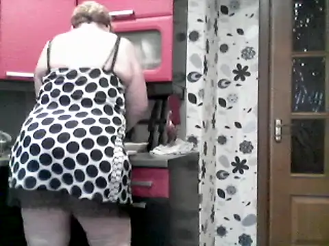 Snapshot of Lisa_Suzie chatting on February 27, 6:57 am Lisa Suzie online show from February 27, 6:57 am