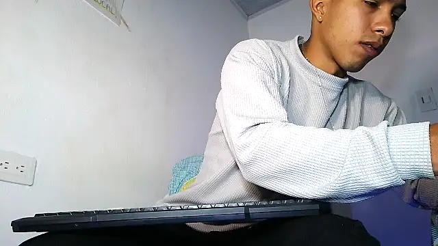 maximo vega newv online show from March 8, 6:00 pm