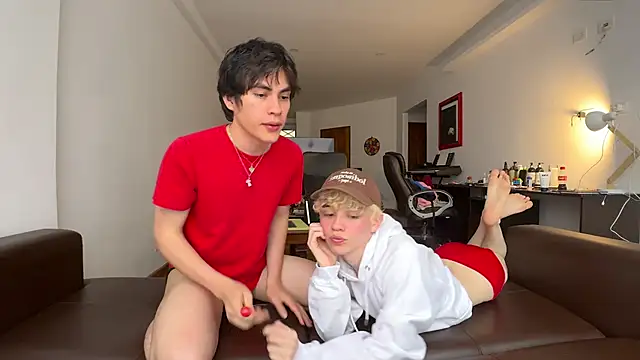 Snapshot of mapleg chatting on March 22, 7:15 pm mapleg online show from March 22, 7:15 pm