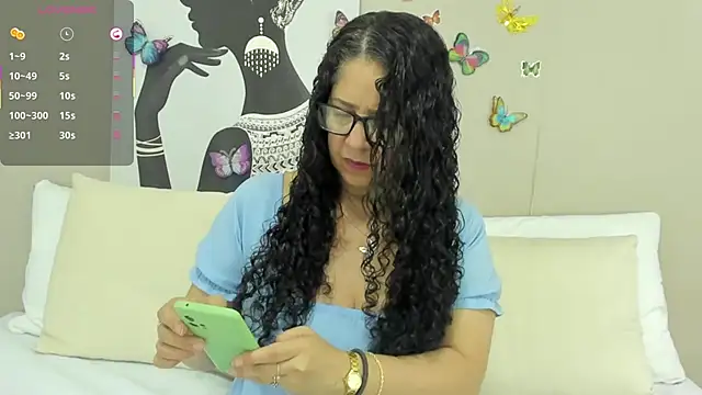 Adelesmithh online show from September 23, 11:39 am