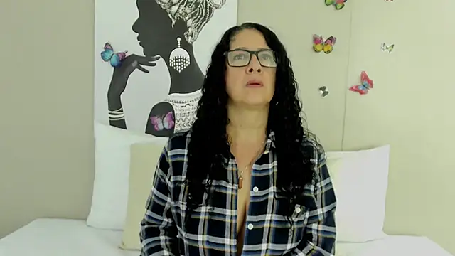 Adelesmithh online show from December 2, 11:34 am