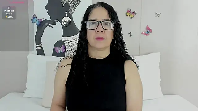 Adelesmithh online show from December 17, 11:37 am