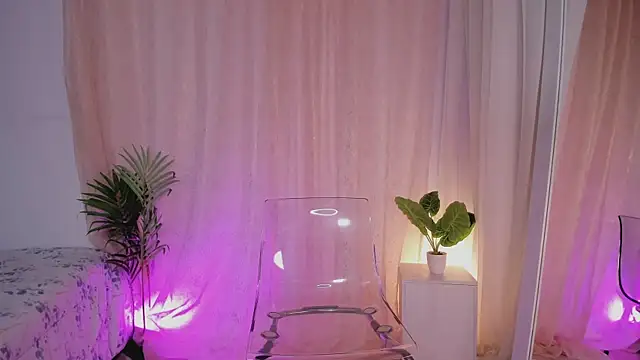 Lia Sweett  online show from February 7, 4:15 pm