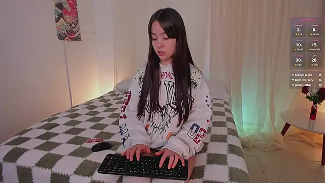 Lia Sweett  online show from February 18, 3:52 pm