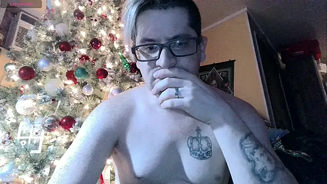 Snapshot of AryanJCole666 chatting on December 15, 9:42 pm AryanJCole666 online show from December 15, 9:42 pm