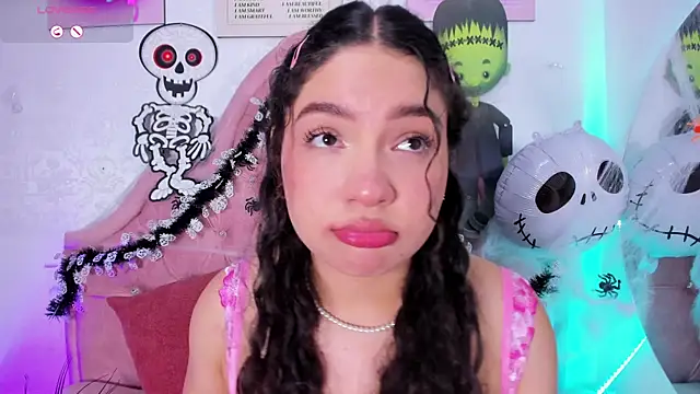 amandalee01 online show from October 12, 7:04 pm