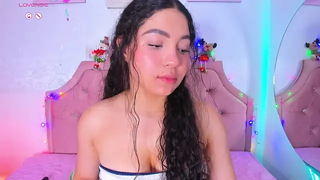 amandalee01 online show from December 5, 8:06 pm