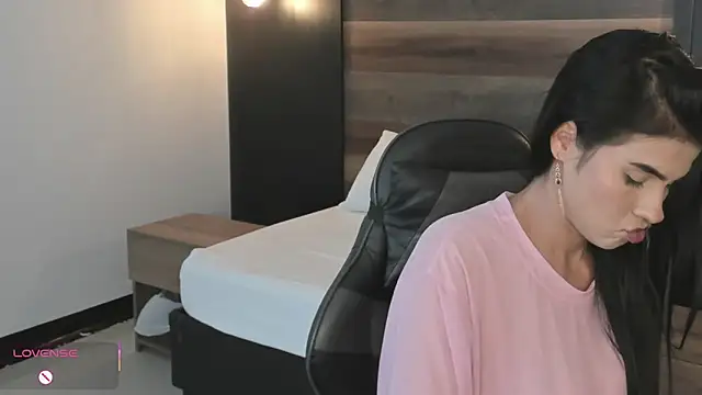 stephanya  online show from March 11, 7:08 pm