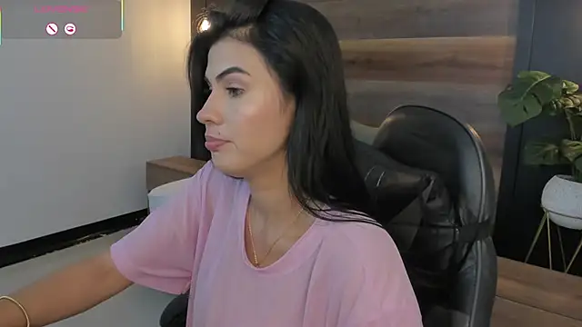 stephanya  online show from February 13, 7:25 pm