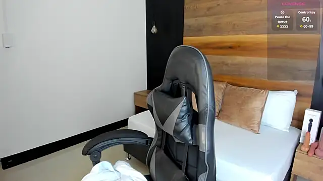 stephanya  online show from October 13, 7:26 pm