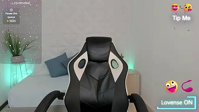 stephanya  online show from March 11, 7:03 pm