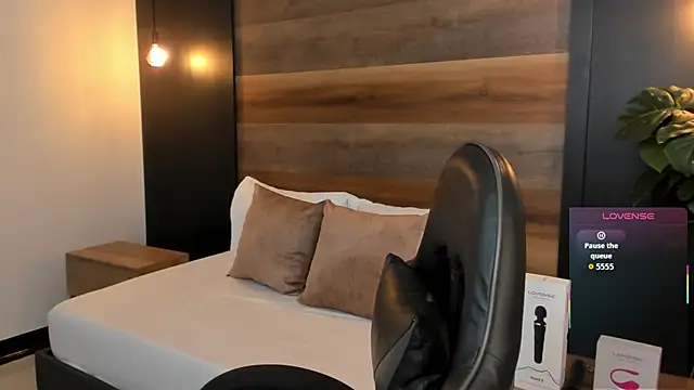 stephanya  online show from December 1, 7:04 pm