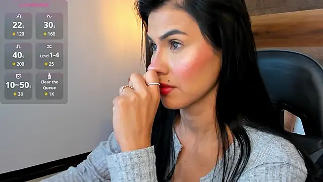 stephanya  online show from November 14, 8:45 pm