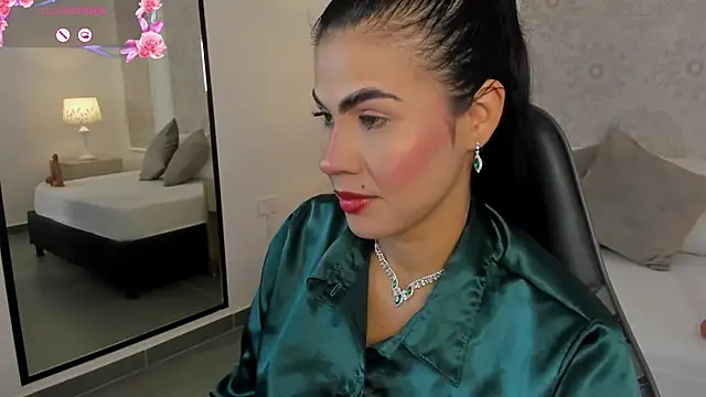 stephanya  online show from July 24, 12:45 pm