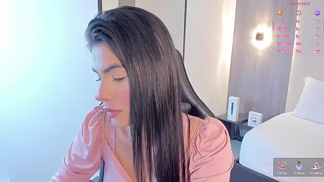 stephanya  online show from October 30, 7:33 pm