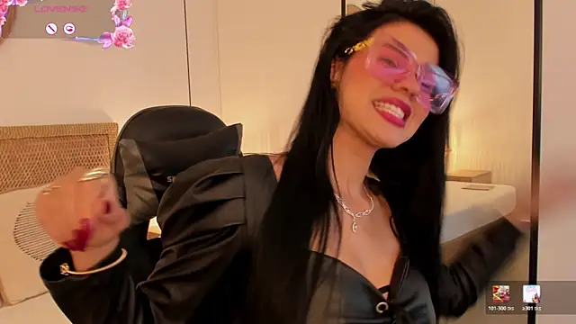 stephanya  online show from April 22, 7:42 pm