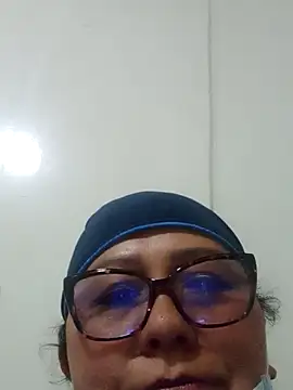 Snapshot of Darly_Gomez chatting on February 15, 4:58 am Darly Gomez online show from February 15, 4:58 am