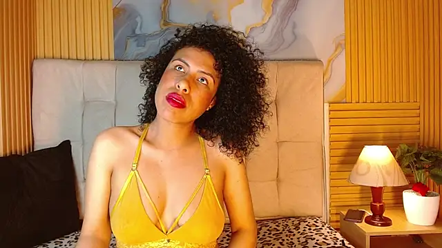 Snapshot of muriell303av chatting on December 5, 4:00 am muriell303av online show from December 5, 4:00 am