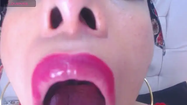 Snapshot of muriell303av chatting on December 24, 9:28 am muriell303av online show from December 24, 9:28 am