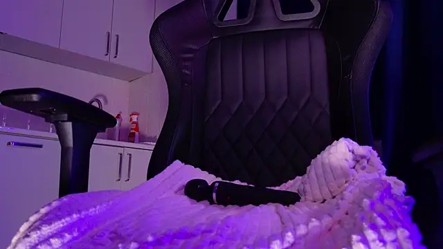 Snapshot of Mishel_Blessing chatting on March 2, 5:08 am Mishel Blessing online show from March 2, 5:08 am