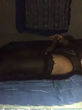 Snapshot of manuamador chatting on December 23, 4:23 am manuamador online show from December 23, 4:23 am