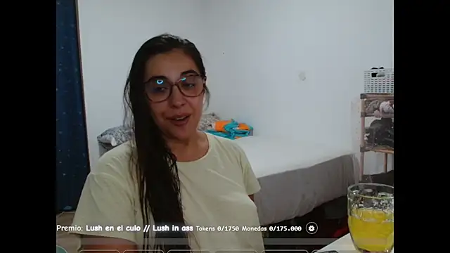 Snapshot of Ursumi1 chatting on September 18, 8:01 pm Ursumi1 online show from September 18, 8:01 pm