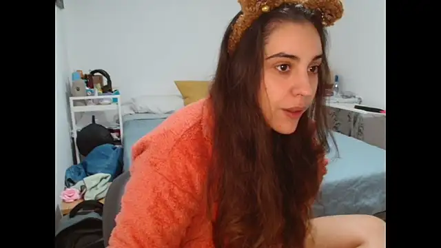 Snapshot of Ursumi1 chatting on November 6, 8:13 pm Ursumi1 online show from November 6, 8:13 pm