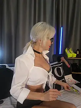 Snapshot of Milforja chatting on June 26, 7:03 am Milforja online show from June 26, 7:03 am