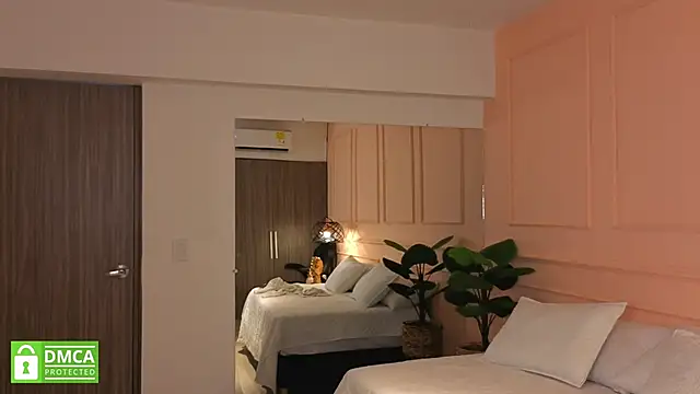 Snapshot of SHARONN____ chatting on October 29, 3:16 am SHARONN online show from October 29, 3:16 am