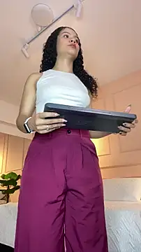 SHARONN     online show from March 4, 4:09 am