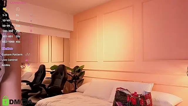 SHARONN     online show from April 8, 4:14 am