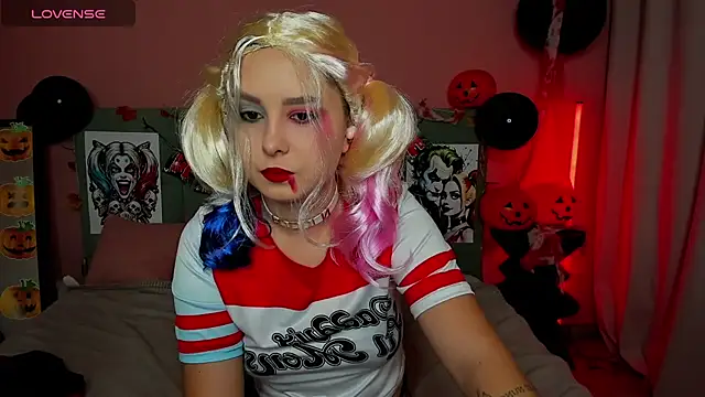 Snapshot of BeatriceReeves chatting on October 23, 1:15 am BeatriceReeves online show from October 23, 1:15 am