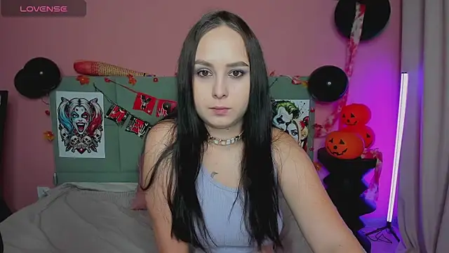 Snapshot of BeatriceReeves chatting on October 31, 1:02 am BeatriceReeves online show from October 31, 1:02 am