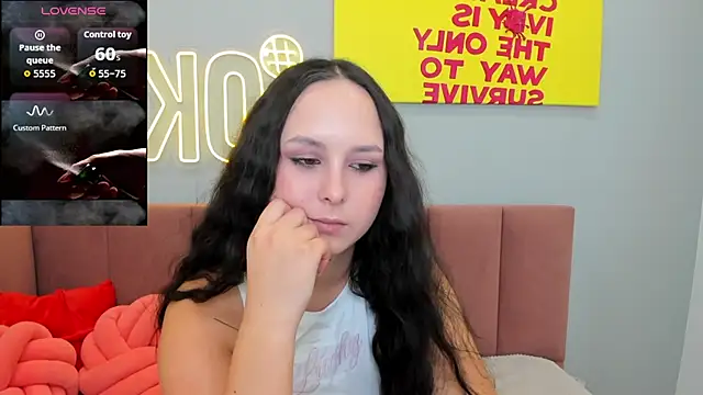 Snapshot of BeatriceReeves chatting on July 16, 1:13 am BeatriceReeves online show from July 16, 1:13 am