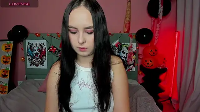 Snapshot of BeatriceReeves chatting on October 25, 1:05 am BeatriceReeves online show from October 25, 1:05 am