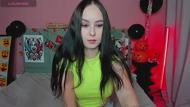 Snapshot of BeatriceReeves chatting on October 26, 1:06 am BeatriceReeves online show from October 26, 1:06 am