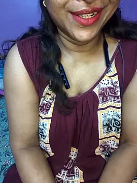 Sexy Mona Bhabhi online show from April 20, 8:10 pm