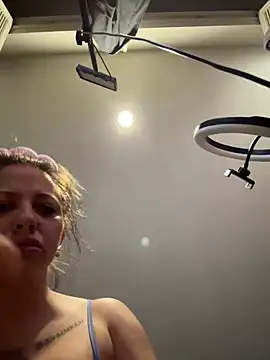 Snapshot of Hollyhudson123 chatting on March 22, 10:15 pm Hollyhudson123 online show from March 22, 10:15 pm
