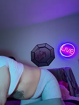 Snapshot of Hollyhudson123 chatting on January 6, 11:52 pm Hollyhudson123 online show from January 6, 11:52 pm