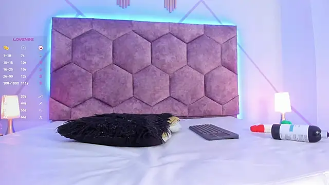 Snapshot of aggy_castel chatting on February 6, 2:44 am aggy castel online show from February 6, 2:44 am